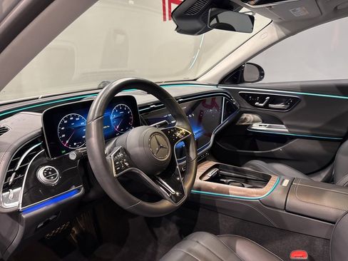 Used 2024 Mercedes-Benz E 350 4MATIC Sedan w/ Airmatic Package image 11