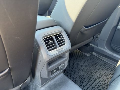 Used 2018 Volkswagen Tiguan SEL w/ 3rd Row Seat Package image 25