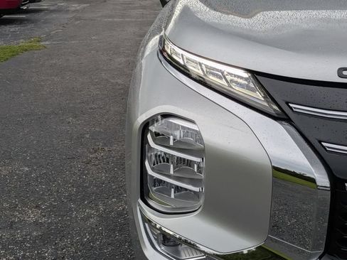 New 2026 Mitsubishi Outlander SEL FWD image 9