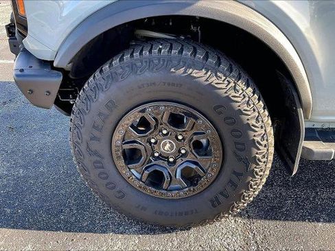 Used 2023 Ford Bronco Wildtrak image 3
