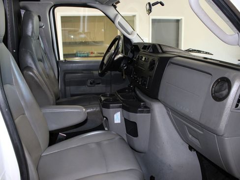 Used 2009 Ford E-350 and Econoline 350 Super Duty RWD image 19