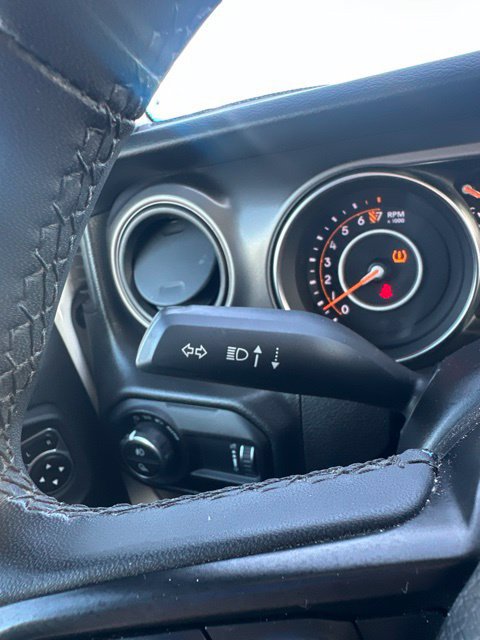 Used 2023 Jeep Gladiator Sport AWD/4WD image 26