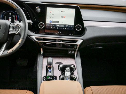 Used 2025 Lexus RX 350 Premium w/ Accessory Package (Z1) image 28