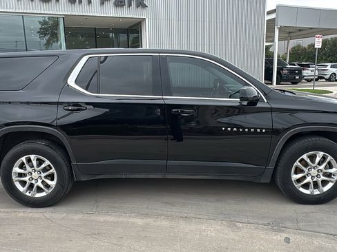 Used 2020 Chevrolet Traverse LS FWD image 8