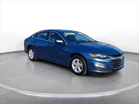 Used 2025 Chevrolet Malibu LS FWD image 2
