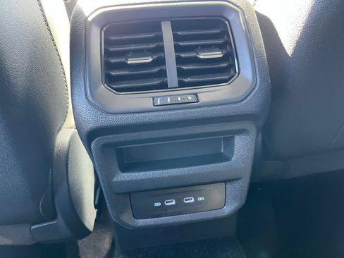 Used 2026 Volkswagen Taos SE AWD/4WD image 19