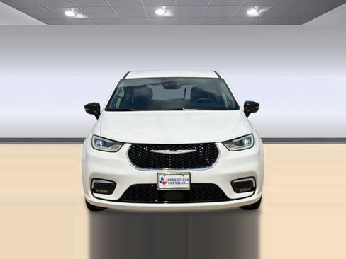 Used 2024 Chrysler Pacifica Touring-L FWD image 6