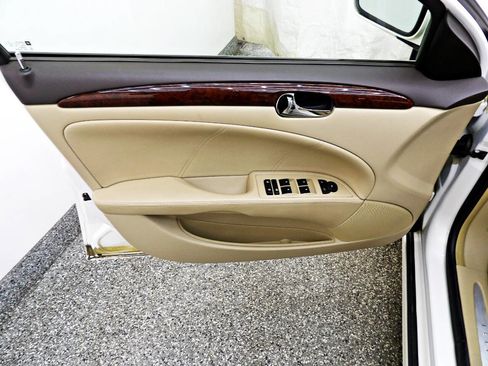 Used 2011 Buick Lucerne CX image 7