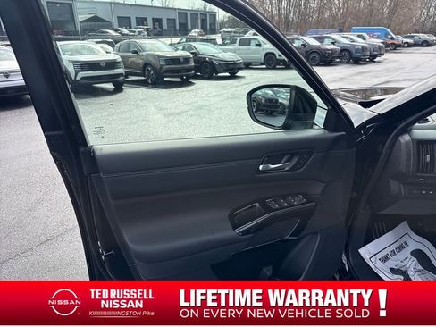 New 2026 Nissan Pathfinder Platinum image 10