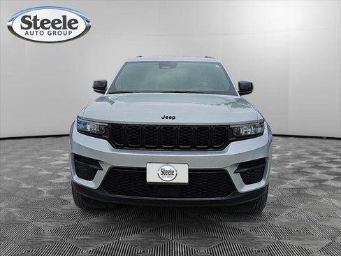 Certified 2024 Jeep Grand Cherokee Altitude AWD/4WD image 8