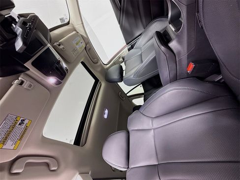 Used 2025 Subaru Outback Touring XT image 33