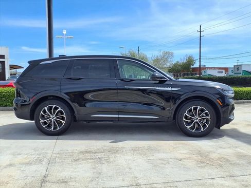 Used 2024 Lincoln Nautilus Premier image 8