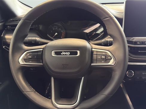 Used 2022 Jeep Compass Latitude AWD/4WD image 12