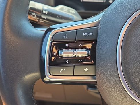 Used 2025 Kia Carnival FWD image 26