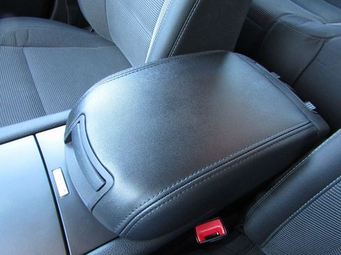 Used 2017 Ford Taurus SEL image 23