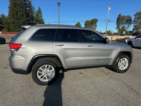 Used 2017 Jeep Grand Cherokee Laredo w/ Quick Order Package 2BE RWD image 12