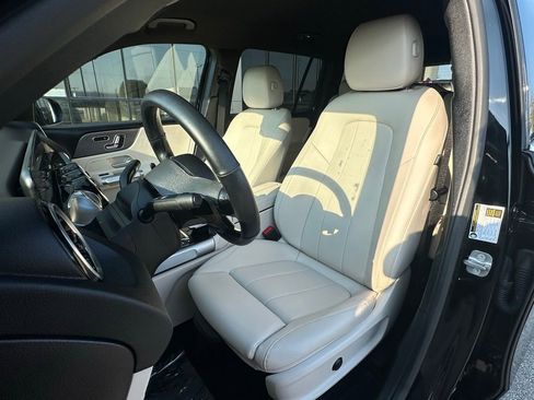 Used 2023 Mercedes-Benz GLB 250 4MATIC w/ Premium Package image 24