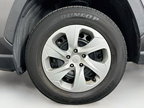 Used 2022 Toyota RAV4 LE w/ Carpet Mat Package (TMS) AWD/4WD image 11
