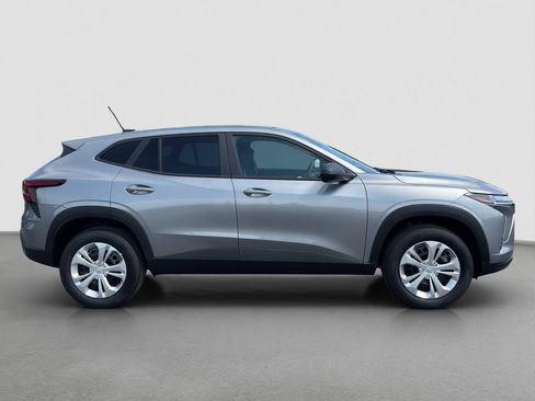 New 2026 Chevrolet Trax LS w/ Driver Confidence Package FWD image 7