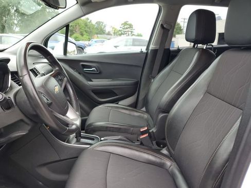 Used 2020 Chevrolet Trax LT w/ Driver Confidence Package FWD image 5