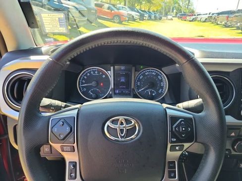 Used 2021 Toyota Tacoma SR5 AWD/4WD image 16
