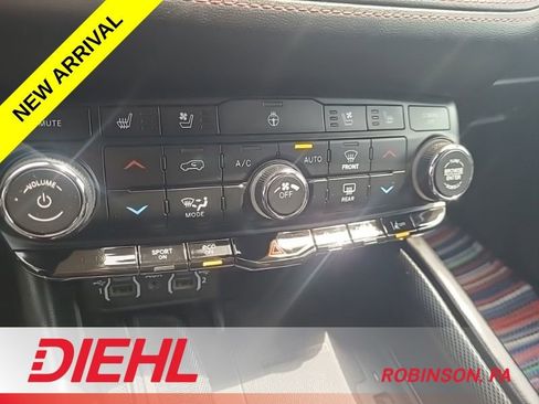 Used 2021 Dodge Durango R/T w/ Technology Group AWD/4WD image 11