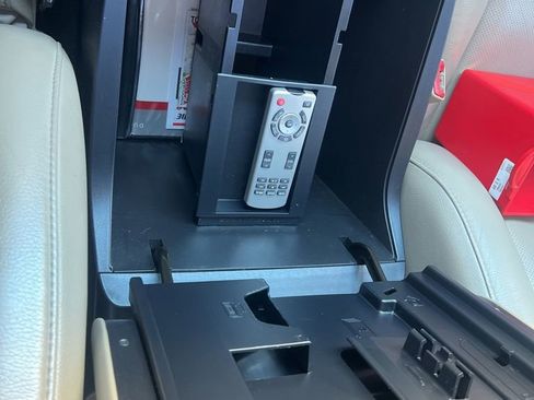 Used 2014 Toyota Sequoia Platinum image 65