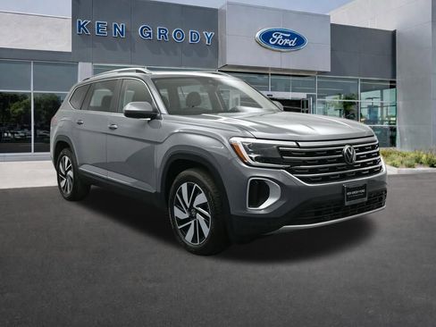 Used 2025 Volkswagen Atlas SEL image 1