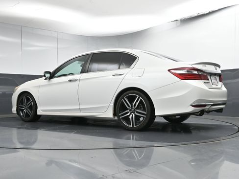 Used 2017 Honda Accord Sport image 26