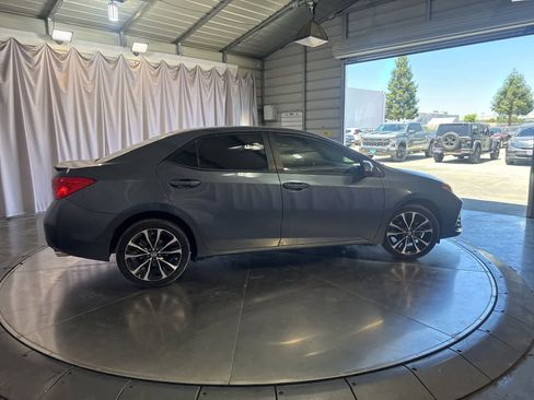 Used 2018 Toyota Corolla SE w/ Carpet Mat Package (TMS) FWD image 4
