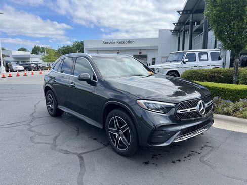 Used 2025 Mercedes-Benz GLC 300 4MATIC image 2