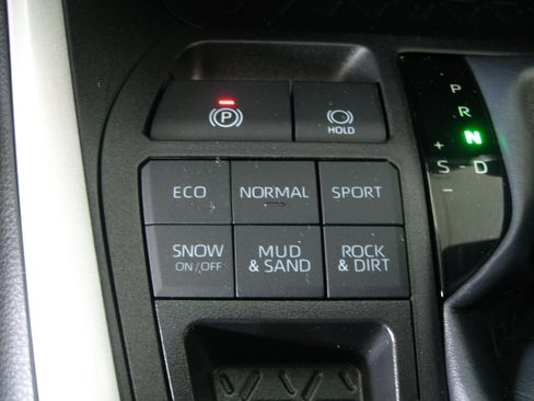 Used 2023 Toyota RAV4 LE image 16