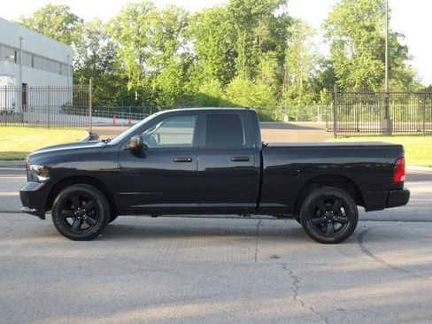 Used 2018 RAM 1500 Express w/ Black Ram 1500 Express Group AWD/4WD image 6