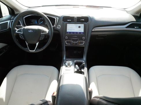 Used 2020 Ford Fusion SE w/ Equipment Group 151A FWD image 10