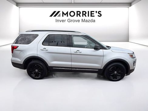 Used 2018 Ford Explorer XLT AWD/4WD image 4