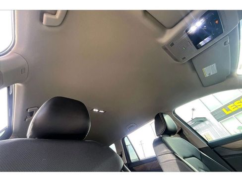 Used 2025 Volkswagen Atlas SE image 18