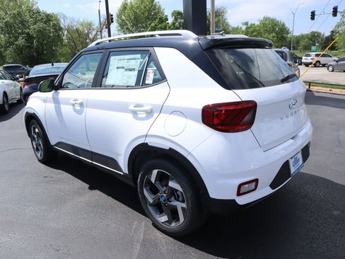 New 2026 Hyundai Venue SEL FWD image 22