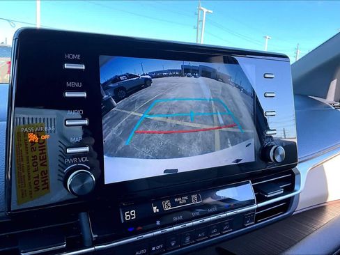 Used 2022 Toyota Sienna XLE image 26