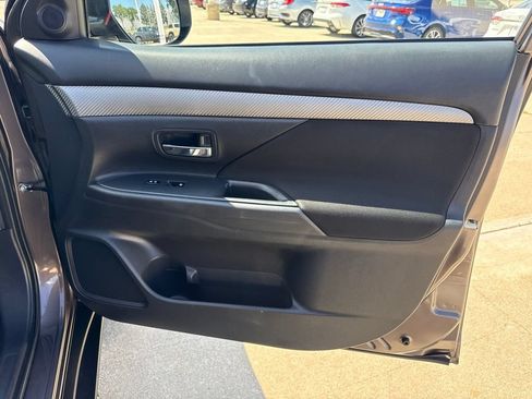 Used 2016 Mitsubishi Outlander SE AWD/4WD image 21
