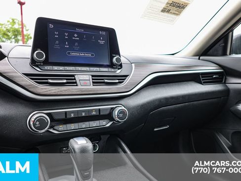 Used 2025 Nissan Altima 2.5 SV FWD image 37
