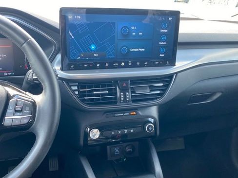 Used 2023 Ford Escape SE image 8