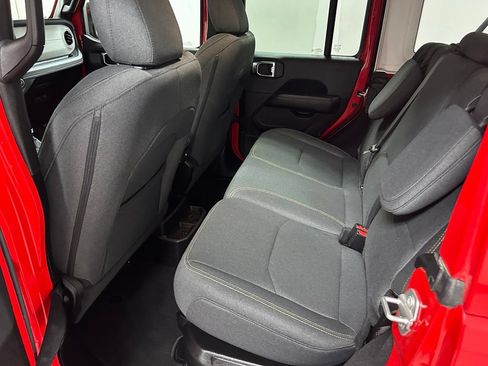 Used 2025 Jeep Wrangler Unlimited Sahara w/ Safety Group AWD/4WD image 15