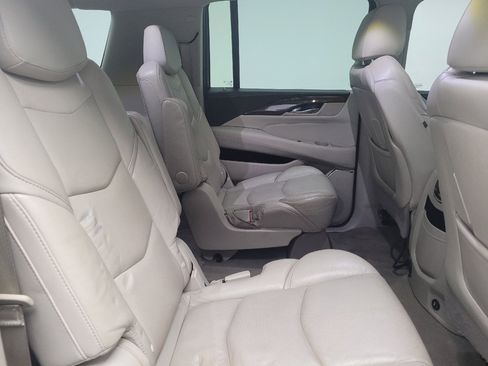Used 2018 Cadillac Escalade ESV Luxury RWD image 19