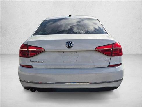 Used 2016 Volkswagen Passat 1.8T SE FWD image 5