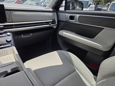 Used 2025 Hyundai Santa Fe Limited FWD image 15