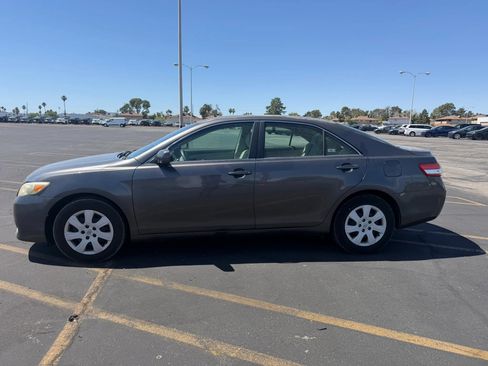 Used 2011 Toyota Camry LE FWD image 3