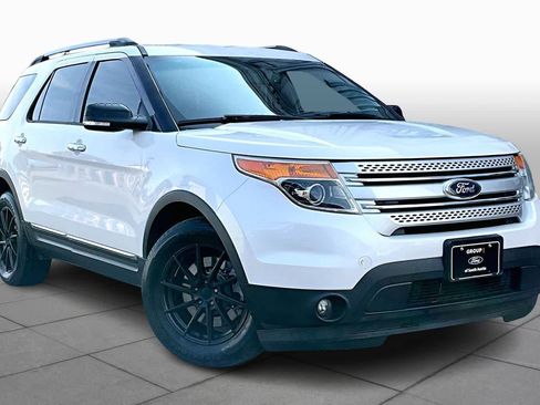 Used 2014 Ford Explorer XLT w/ Equipment Group 202A image 2