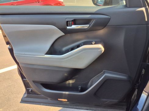 Certified 2020 Toyota Highlander XLE FWD image 19