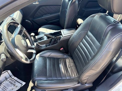 Used 2010 Ford Mustang GT Premium RWD image 7
