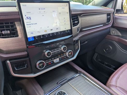 Used 2024 Ford Expedition Limited image 21